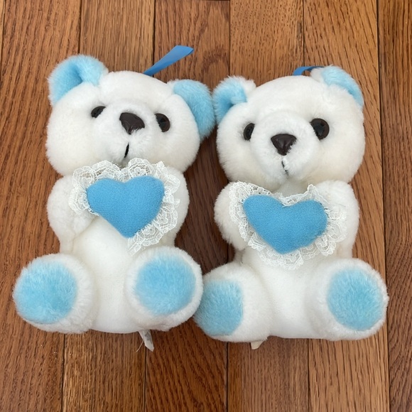 Set of Three (3) Vintage White Teddy Bears Holding Heart-Shaped Pillows - Picture 7 of 10